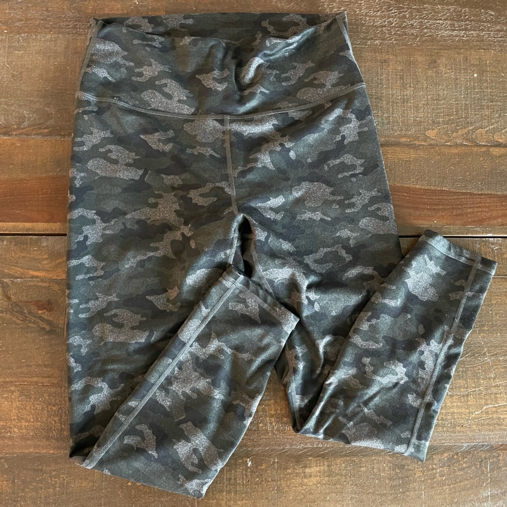 Fabletics powerhold camo cropped legging size 8